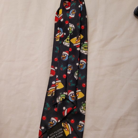 4/$20 angry birds neck tie - Picture 2 of 3